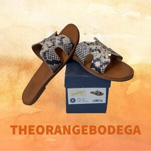 Universal Thread Black and White Snakeskin Sandals